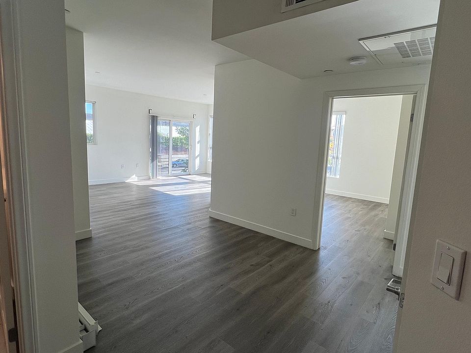 1st image of 1745 N Western Ave #209