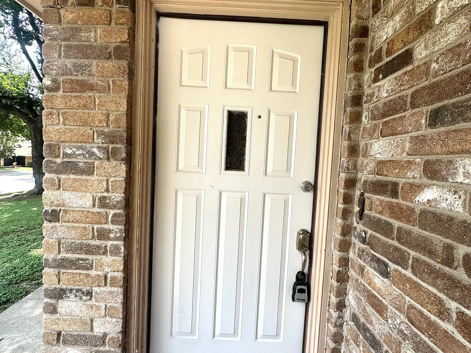 2 bed, 1.5 bath, 1042 sqft, $1,699 — Photo 3