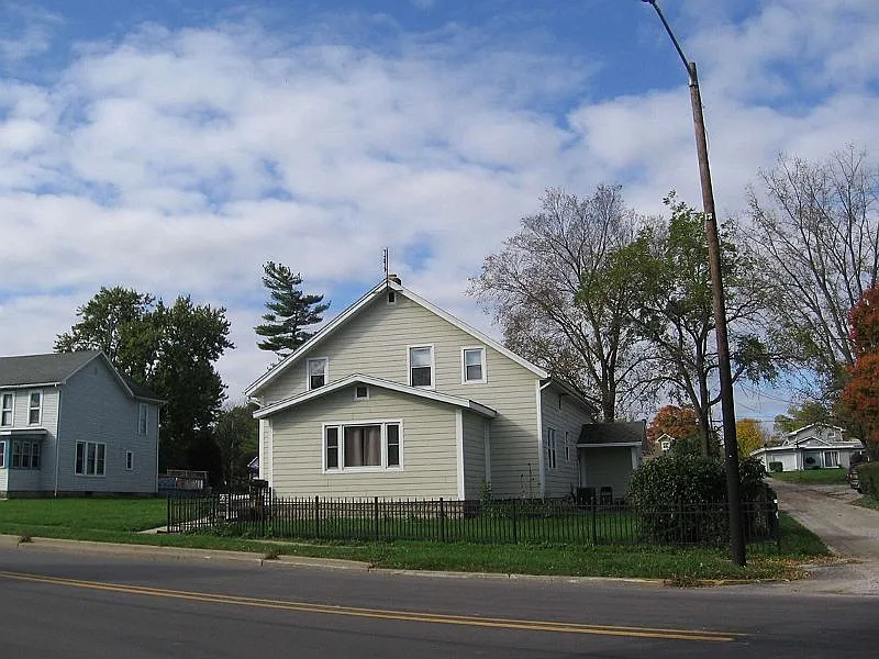 341 N Main St photo 1