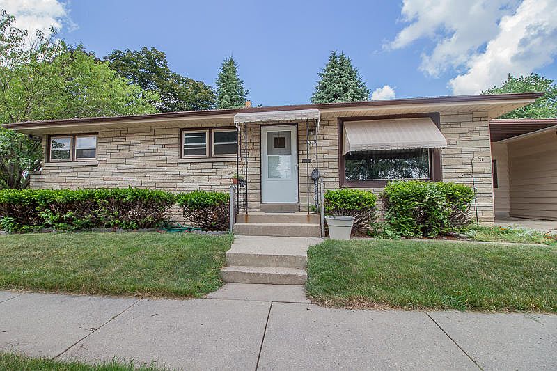 2nd image of 7926 W Wilbur Ave