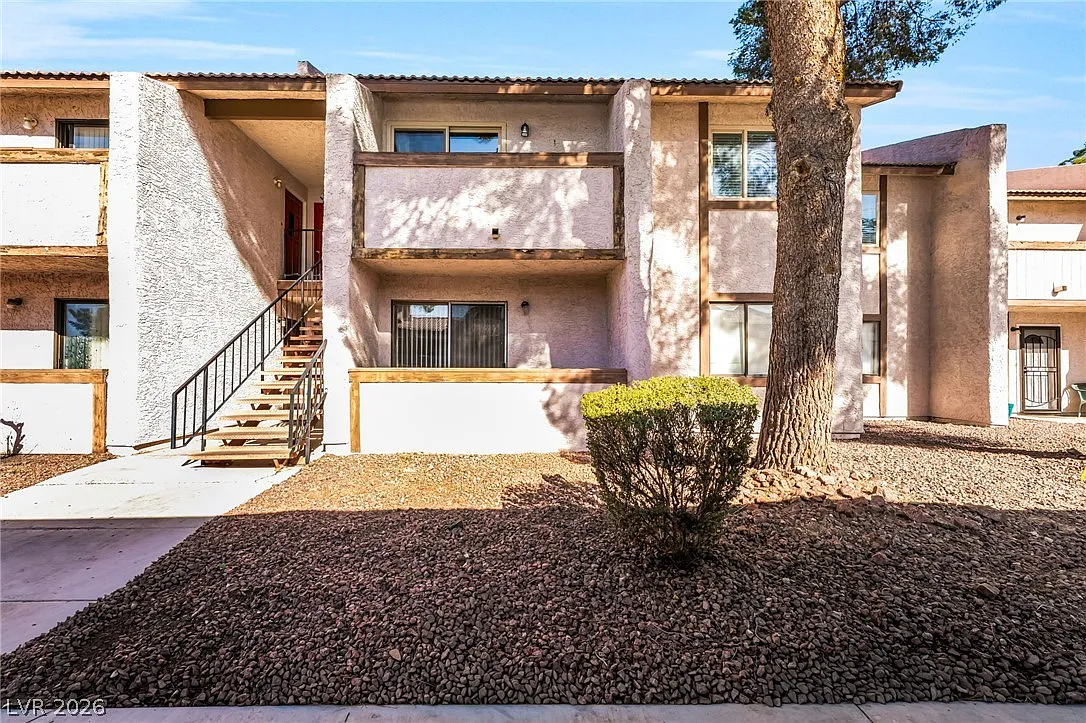 2 bed, 2.0 bath, 852 sqft, $1,050 — Photo 1
