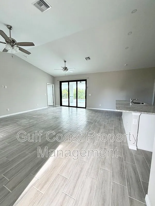 3 bed, 2.0 bath, 1230 sqft, $2,500 — Photo 4