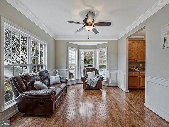 4th image of 620 Crawfords Ridge Rd