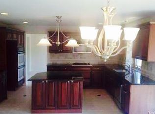 2844 E Wattles Rd, Troy, MI 48085