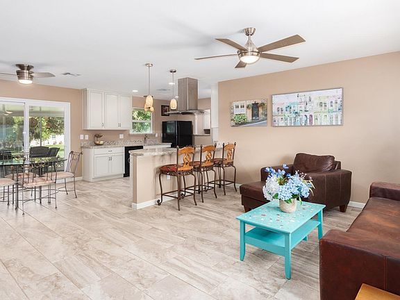 3rd image of 10827 W Cheryl Dr