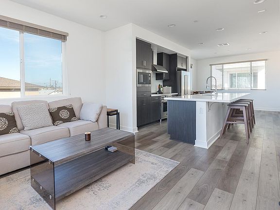2nd image of 318 Bridgewater Way Unit 4