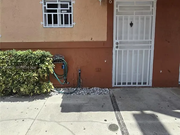 8075 NW 8th St APT 6, Miami, FL 33126