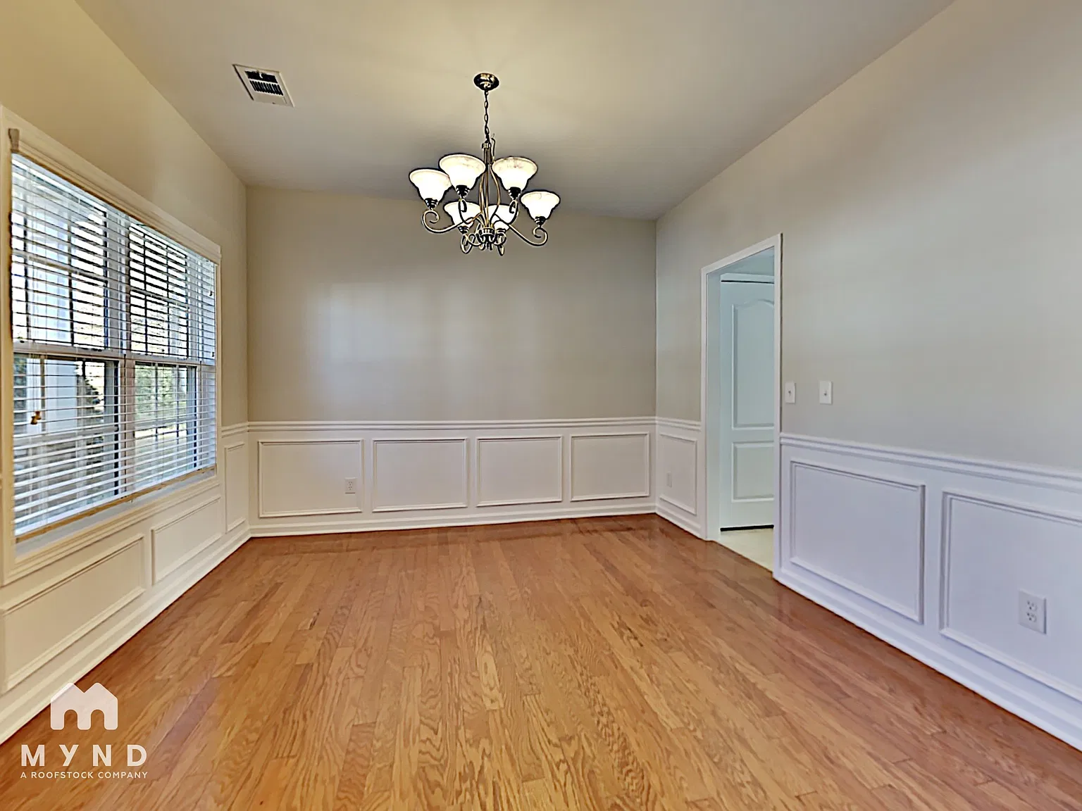 5 bed, 3.0 bath, 2432 sqft, $2,229 — Photo 4