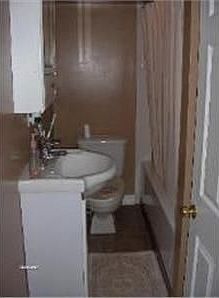 5th image of 2623 Clarence Ave