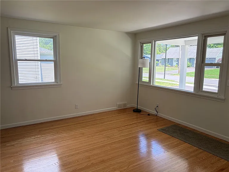 18 Briggs Ave #18 — Photo 4