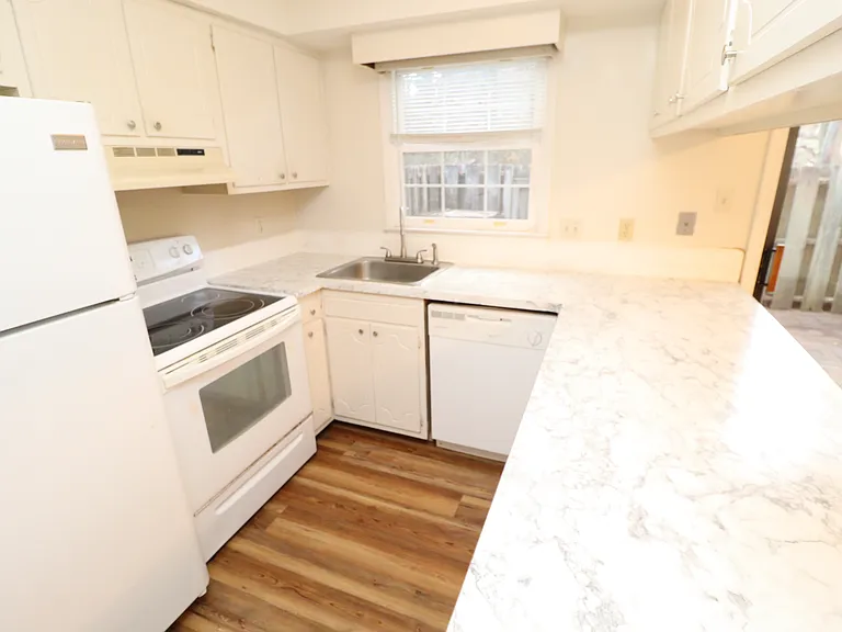 1260 Donaldson Ct — Photo 8