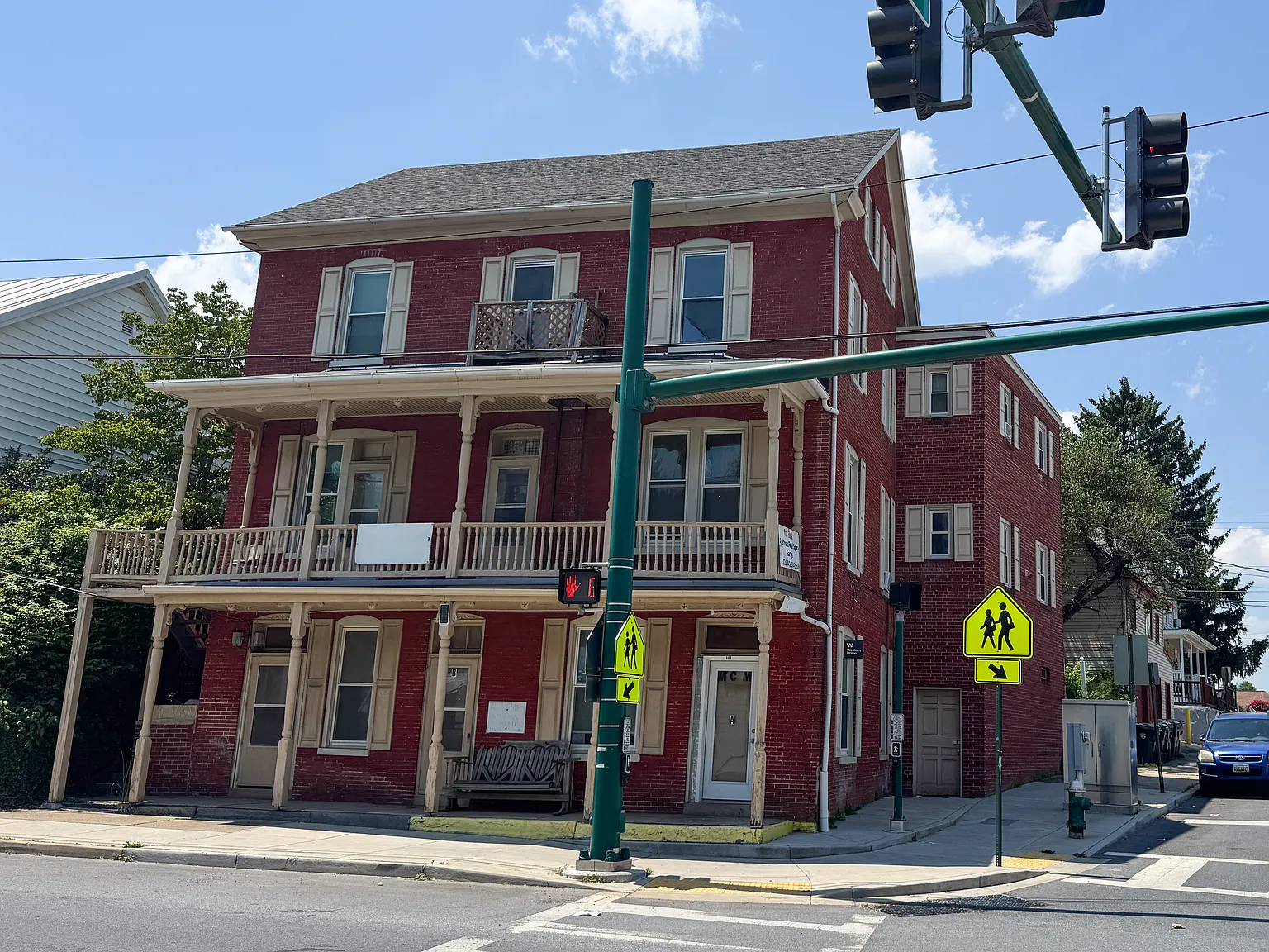 2 bed, 700 sqft, $1,200 — Photo 1
