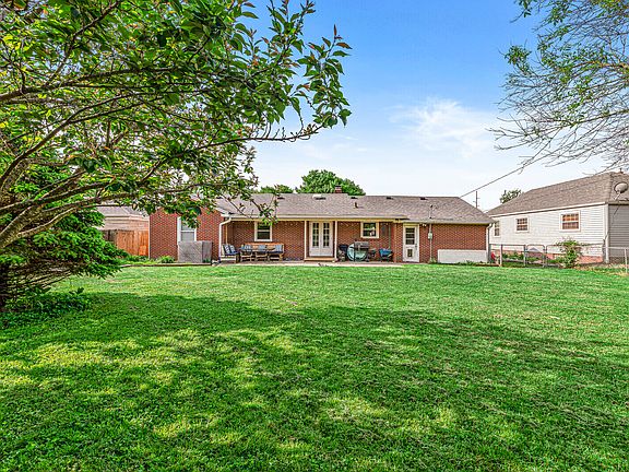 4th image of 1738 Southview Dr
