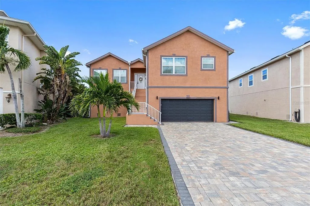 3 bed, 2.0 bath, 2013 sqft, $3,500 — Photo 1