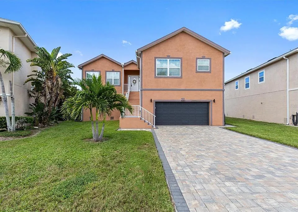 1081 S Pointe Alexis Dr