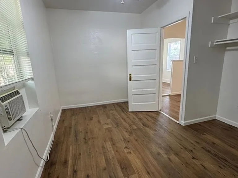 319 N Shasta St — Photo 11