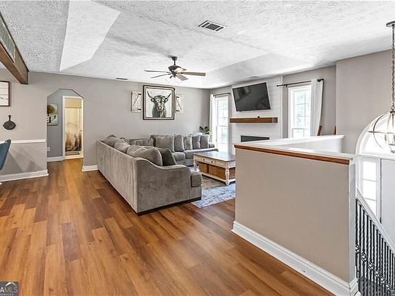 5th image of 1476 Chateau Cir