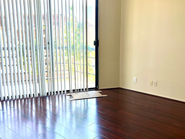 1360 S Beverly Glen Blvd #501 — Photo 6