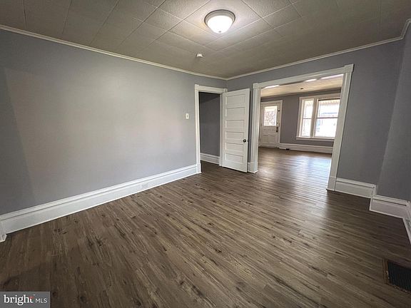 4th image of 312 Charles St