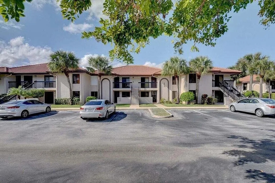 400 Club Cir #101