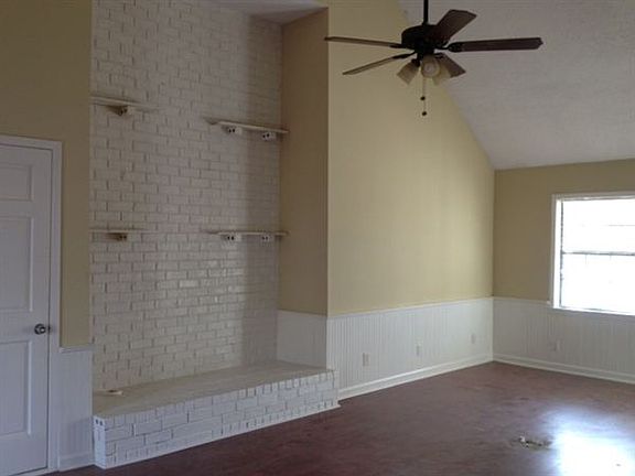 2770 bragg livingroom