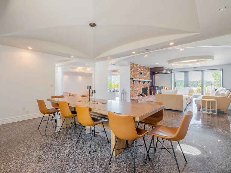 4321 Clear Valley Dr — Photo 13