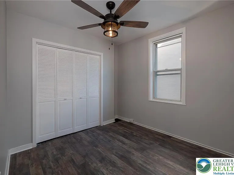 718 N New St — Photo 16