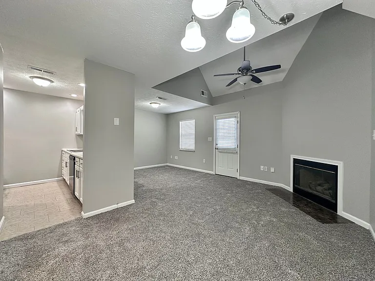 Breckenridge Apartment Homes — Photo 27
