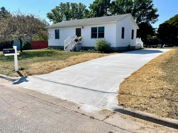 210 S Jackson Rd, Ludington, MI 49431