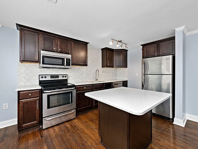 4544 Summit St — Photo 37