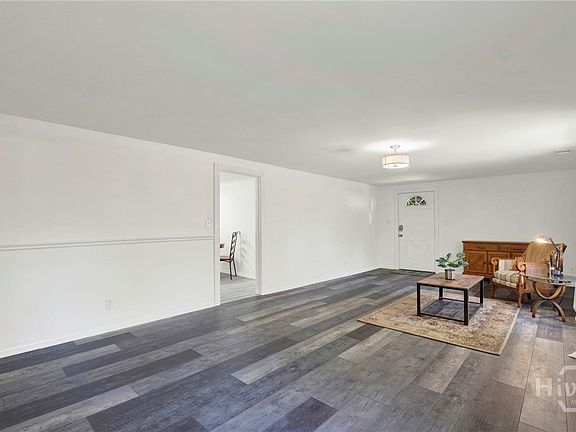 5th image of 17 Russell Avenue
