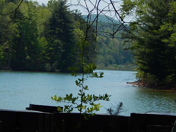 3rd image of 36 Cozy Cove Trl