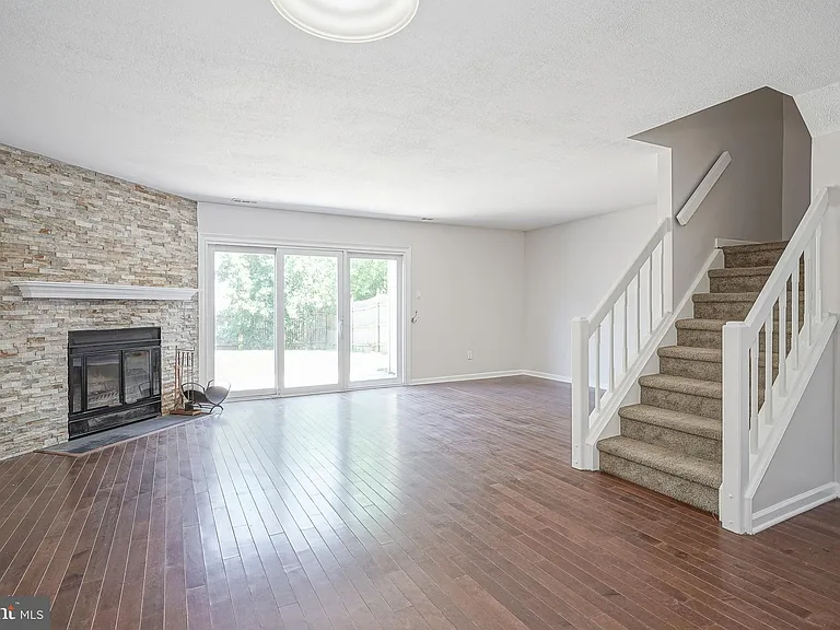 2205 Elberta Ln — Photo 7