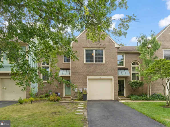 12 Dorset Dr, Medford, NJ 08055
