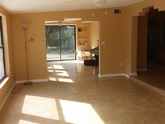 4th image of 2108 Duncan Dr