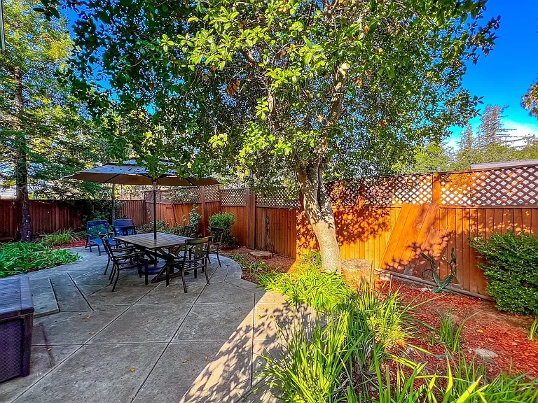 940 Chelebrooke Ct — Photo 32