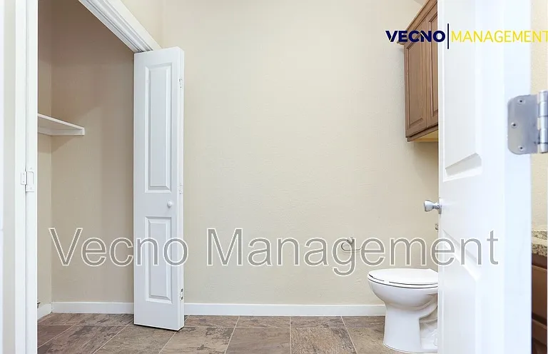 211 Circle Court Dr #211 — Photo 15
