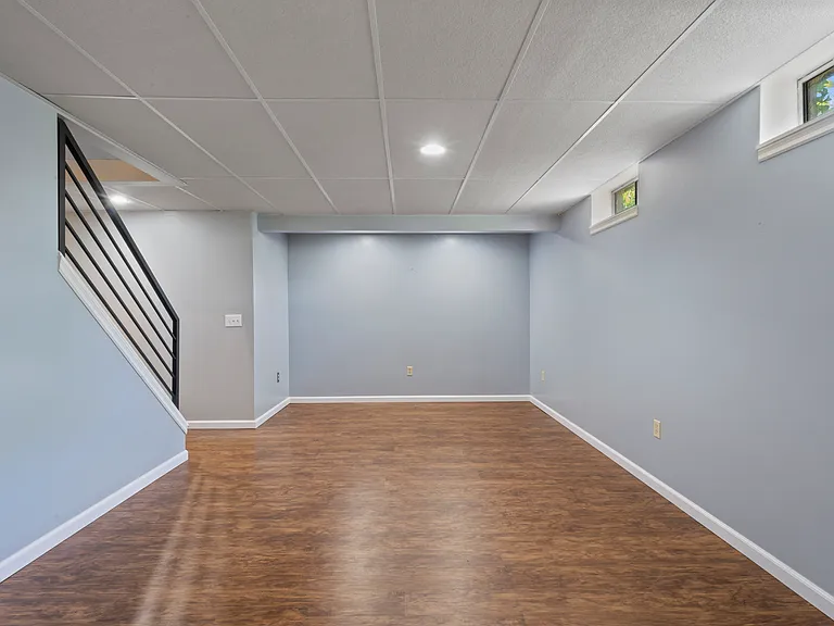 4690 Lindbergh Dr — Photo 42