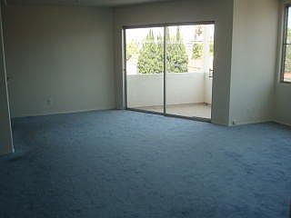 living room/dining area