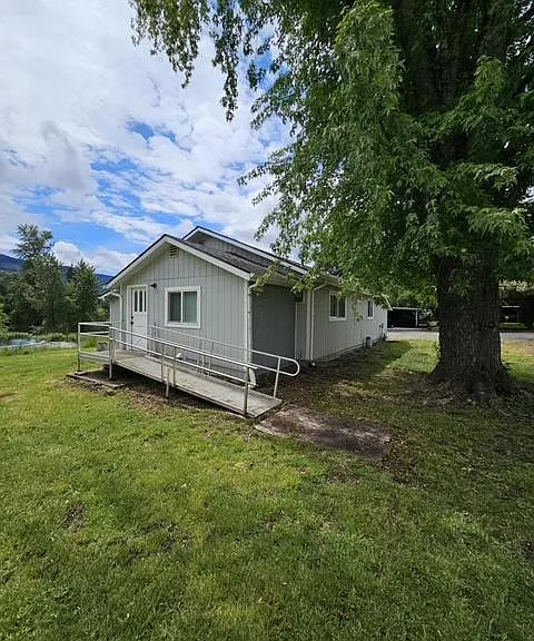 150 NE 4th Ave — Photo 8