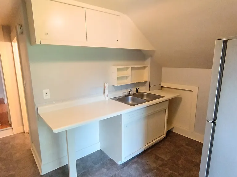 721 E 13th St #4 — Photo 8