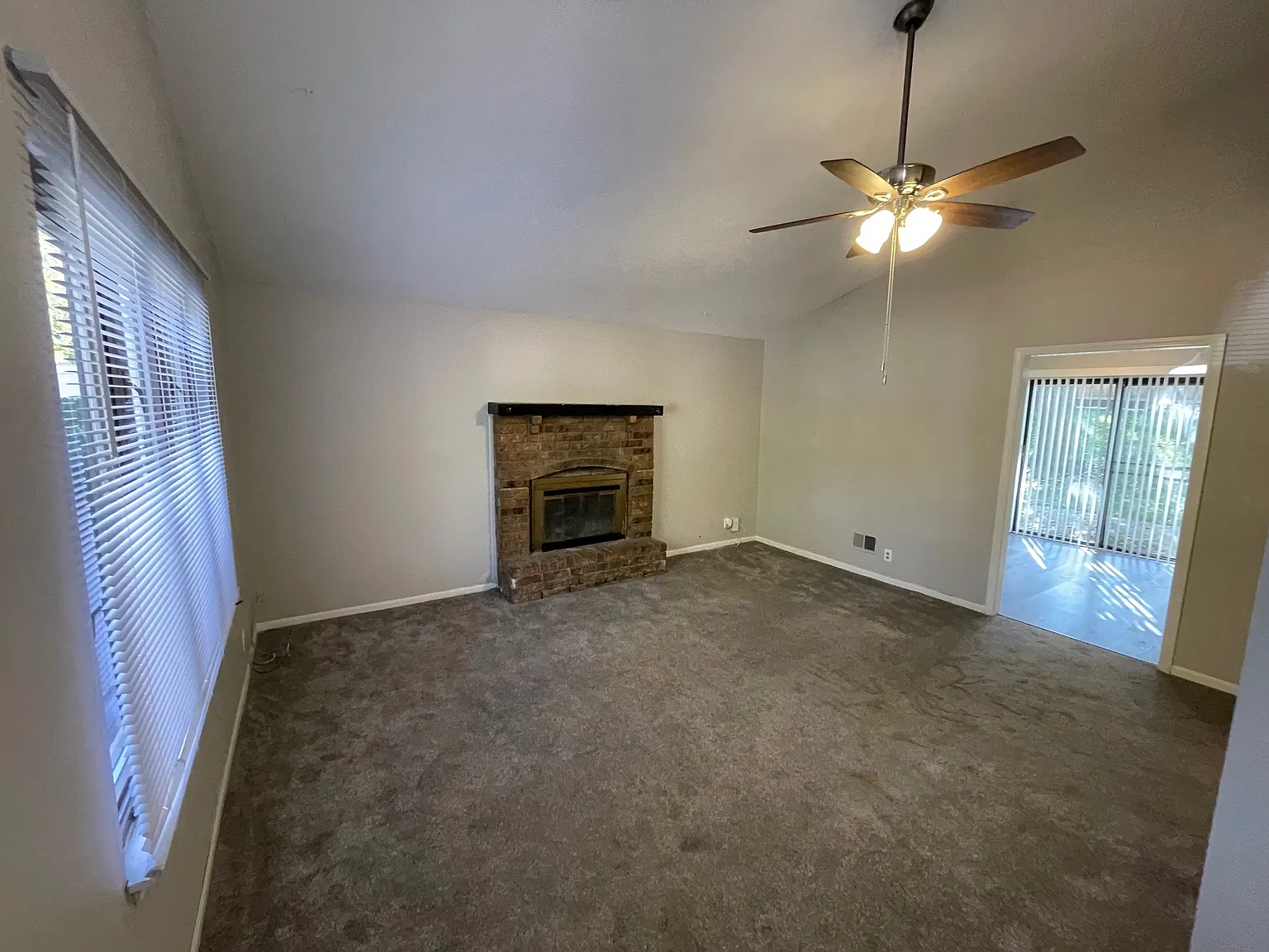 3 bed, 1.5 bath, 1470 sqft, $1,500 — Photo 3