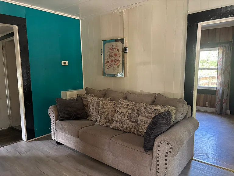 1844 Holly Ave — Photo 11