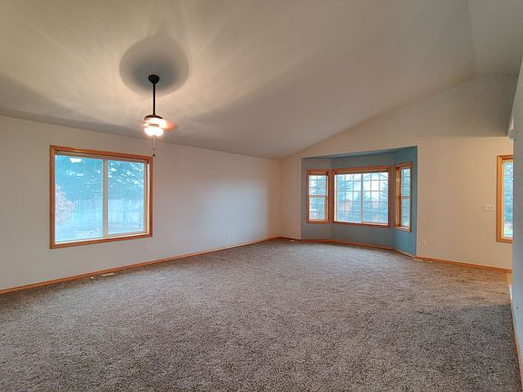 4th image of 588 Satus St
