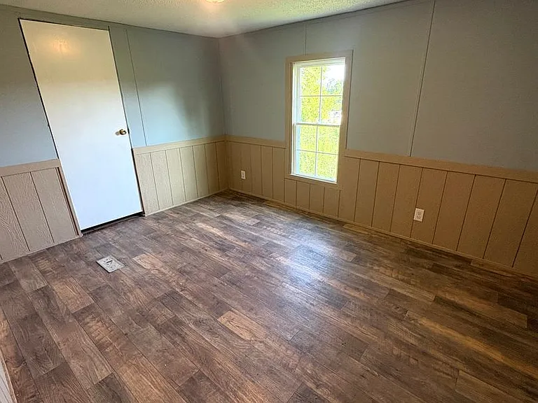 165 Barbara Rd — Photo 6