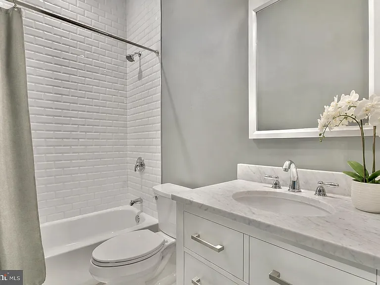 1612 Isherwood St NE #4 — Photo 11