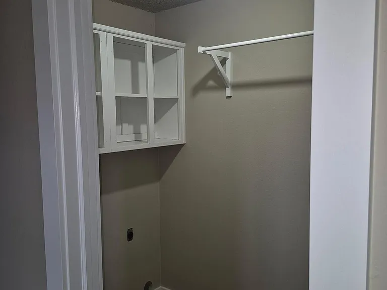 735 Crockett Dr — Photo 5