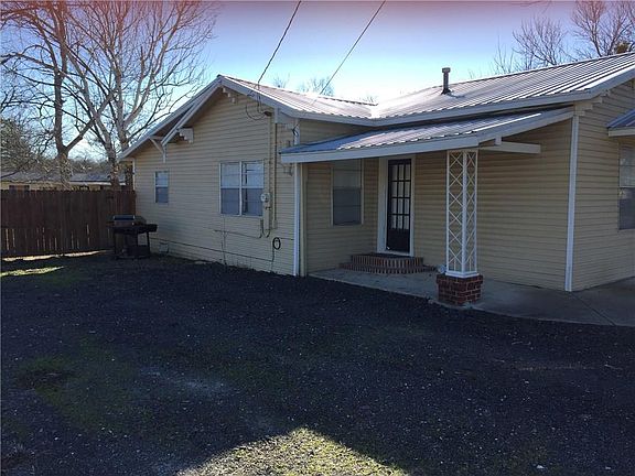 3rd image of 301 S San Antonio St
