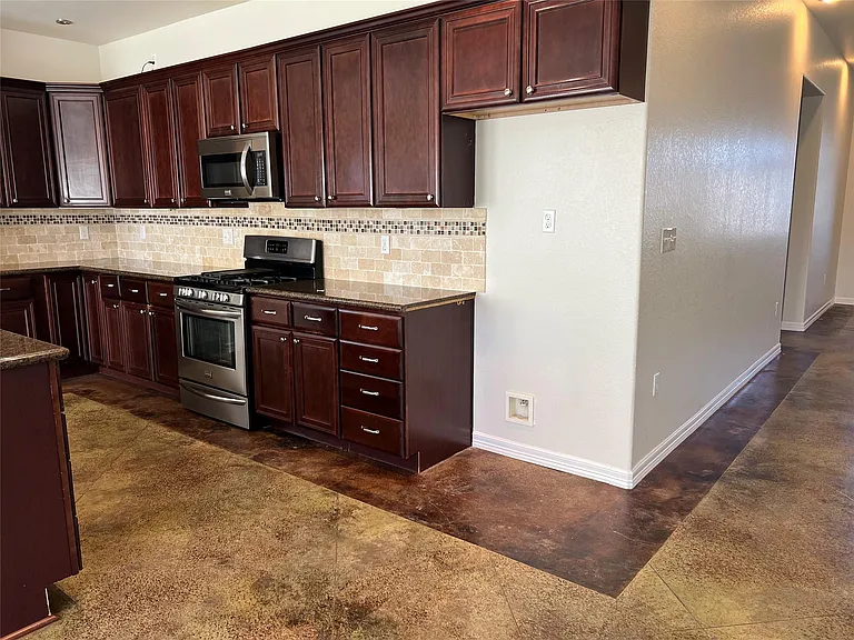 13354 Knollcrest St — Photo 19
