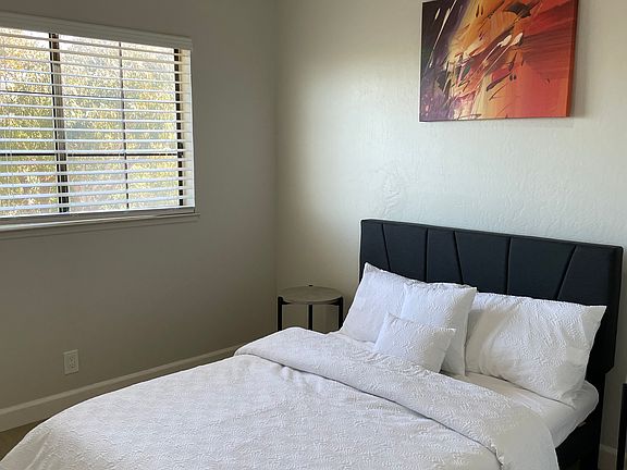 3rd image of 4777 Snow Dr